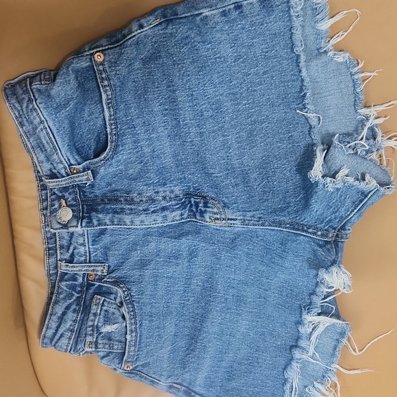 Cut Off Shorts - Picture 5 of 7